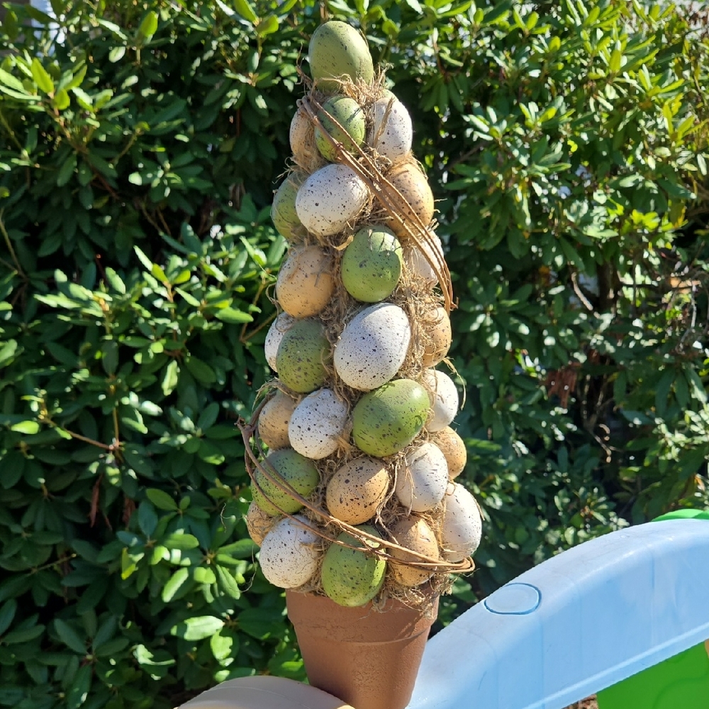 Easter Egg Topiary Tree - Green, White, Brown Distressed EUC